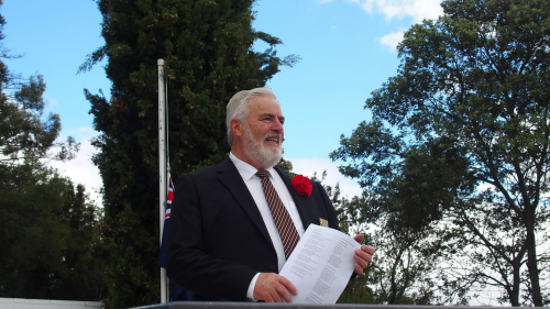 lvrsl_remembrance day 2023_ peter_dane_mc_at_the cenotaph_ex peter_dane